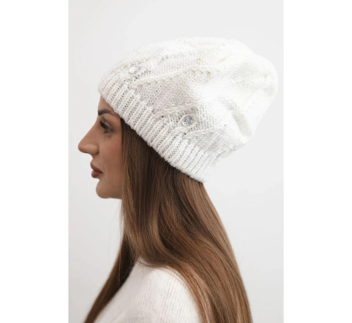 Dámska zimná vlnená čiapka s ozdobnými kryštálmi K461 biela