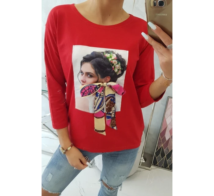 Blúzka s grafickou a farebnou 3D mašľou červená Blúzka s grafickou a farebnou 3D mašľou červená