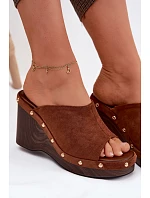 Dámské sandály na platformě z imitace semiše zlaté Camel model 22125747 - Boto