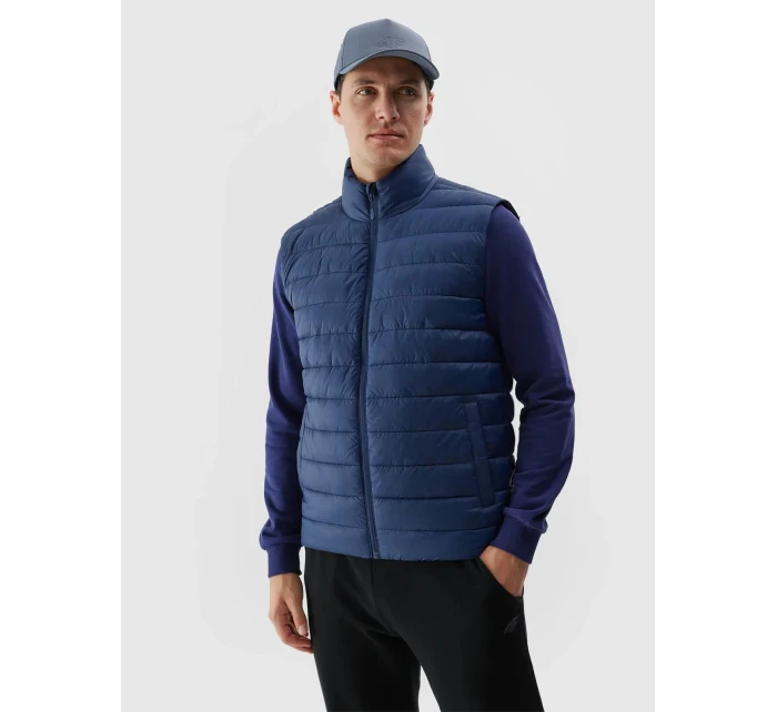 Pánska páperová vesta s recyklovanou výplňou 4F - tmavomodrá Pánska páperová vesta s recyklovanou výplňou 4F - tmavomodrá