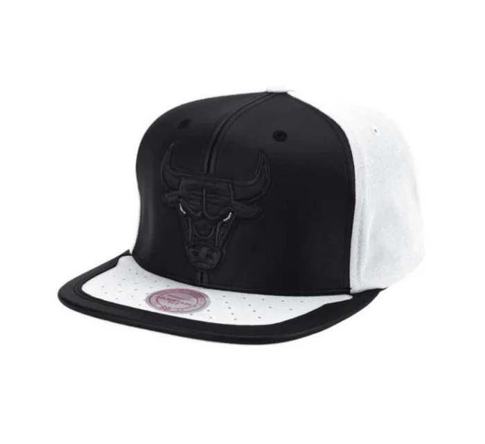 Mitchell & Ness NBA Chicago Bulls Day One Snapback Bulls Cap 6HSSMM19224-CBUWHBK Mitchell & Ness NBA Chicago Bulls Day One Snapback Bulls Cap 6HSSMM19224-CBUWHBK
