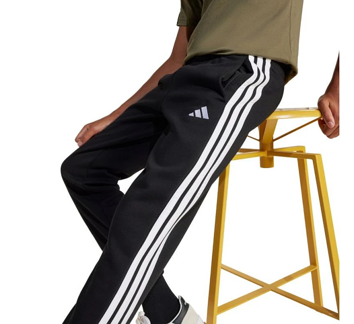 Čierne detské nohavice adidas Essentials JJ3540