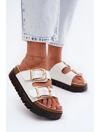 Lakované dámské pantofle Ploché se zlatými sponami model 22122981 bílé - Lee Cooper Lakované dámské pantofle Ploché se zlatými sponami model 22122981 bílé - Lee Cooper