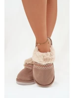 Dámské pantofle s kožešinou a výšivkou Khaki model 21772614 - Boto Dámské pantofle s kožešinou a výšivkou Khaki model 21772614 - Boto