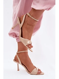 Sandále na podpätku model 226517 Vykročte štýlovo