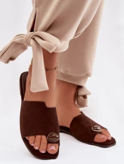 Dámské ploché pantofle s ozdobným detailem z eko semiše Čokoládové model 21951495 - Boto