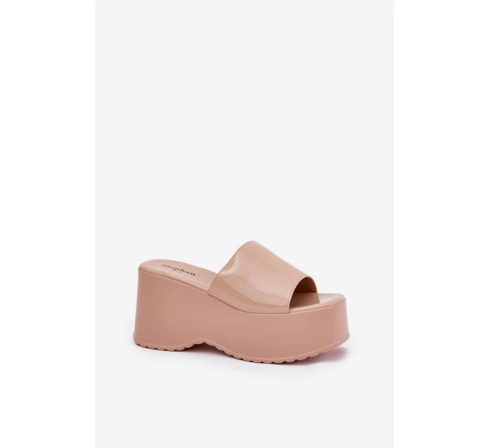 Lakierowane Klapki Damskie Na Platformie I Koturnie Beżowe Nellevia