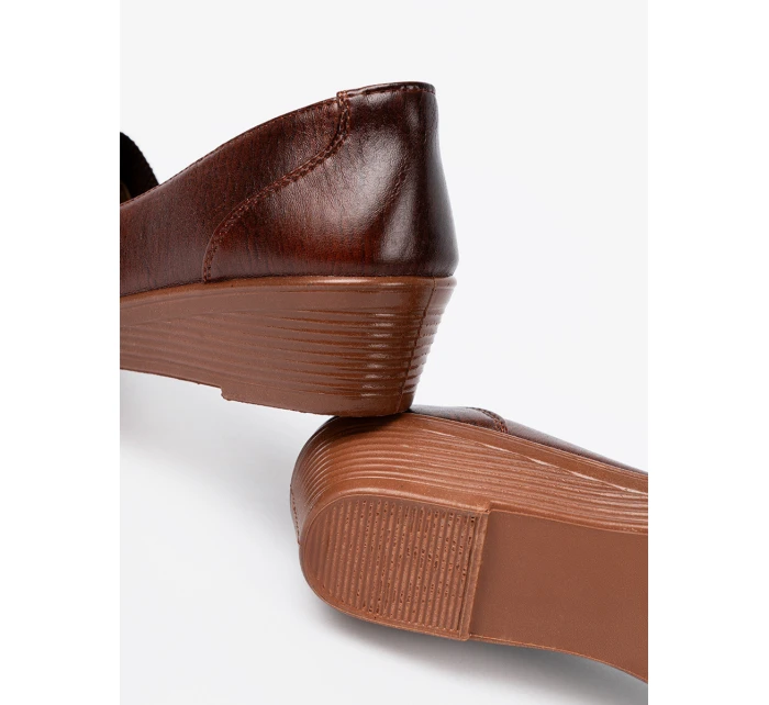 Módne dámske hnedé topánky na klinoch Módne dámske hnedé topánky na klinoch