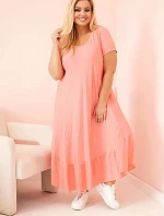 Dámske plus size šaty s krátkymi rukávmi a volánom z ľahkej viskózy v ružovej farbe