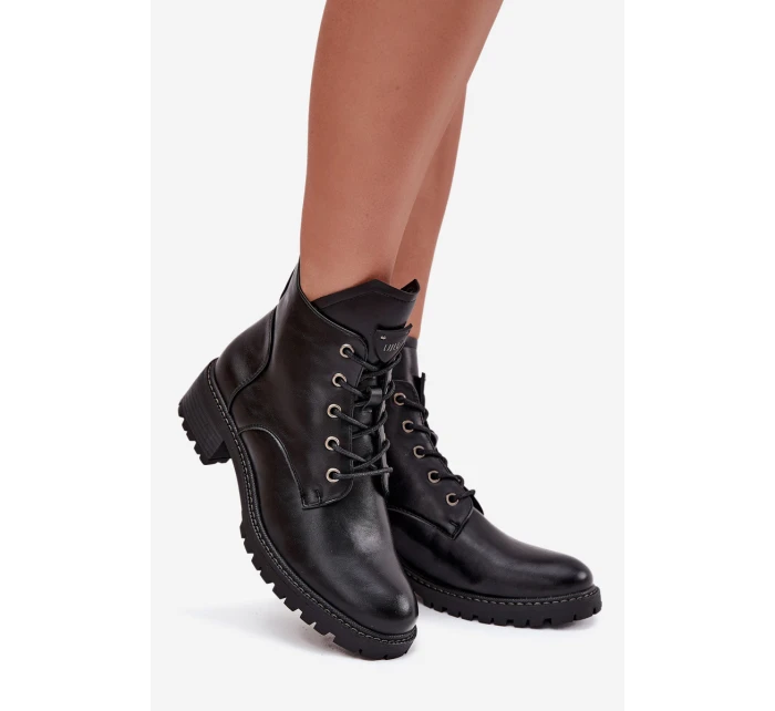 Zateplené dámské kotníkové boty na klínku model 21707673 Černé - VINCEZA Zateplené dámské kotníkové boty na klínku model 21707673 Černé - VINCEZA