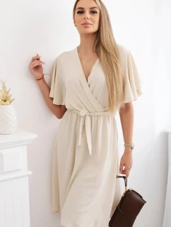 Šaty s model 22048729 výstřihem béžový - K-Fashion