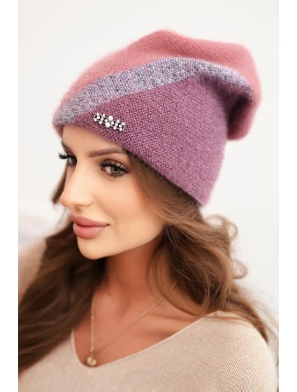 Dámska čiapka z modalu a viskózy s ozdobným gombíkom v ecru farbe Dámska čiapka z modalu a viskózy s ozdobným gombíkom v ecru farbe