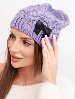 Dámska zimná čiapka s ozdobnou mašľou a pleteným vzorom K438 svetlo fialová