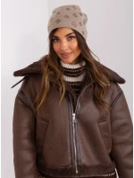 Czapka AT CZ model 19001774 ciemny bezowy - FPrice Czapka AT CZ model 19001774 ciemny bezowy - FPrice