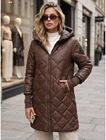 Długa kurtka damska przejściowa pikowana brązowa model 22358103 - FashionStreet Długa kurtka damska przejściowa pikowana brązowa model 22358103 - FashionStreet