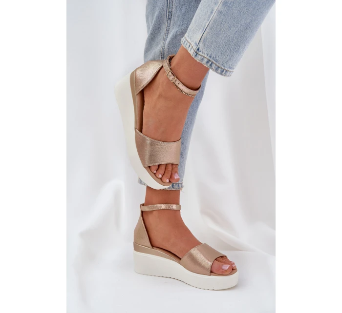 Lekkie Sandały Na Platformie I Delikatnym Koturnie Złote Gillifia Lekkie Sandały Na Platformie I Delikatnym Koturnie Złote Gillifia