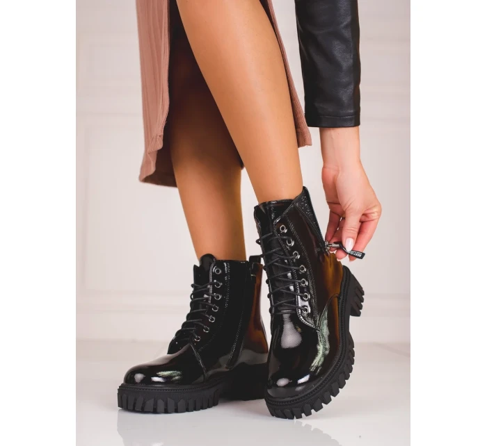 Originálne dámske čierne členkové topánky na plochom podpätku