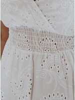 sukienka maxi na biała model 22212344 - FashionStreet sukienka maxi na biała model 22212344 - FashionStreet