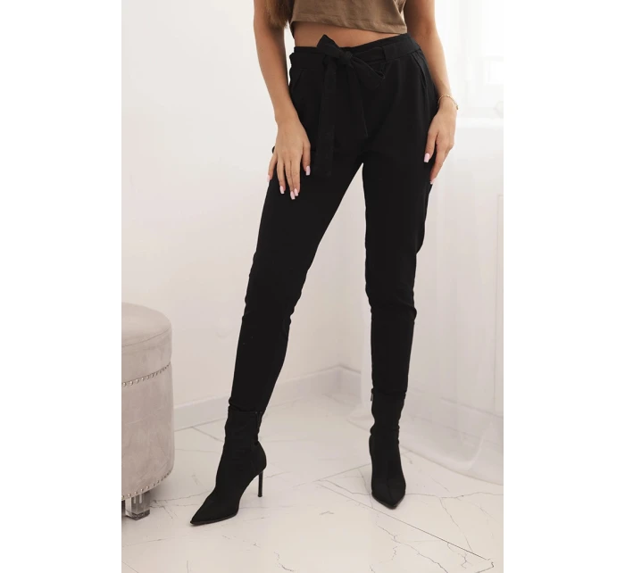 Dámske bavlnené nohavice so zaväzovaním v páse a zúženými nohavicami čierne Dámske bavlnené nohavice so zaväzovaním v páse a zúženými nohavicami čierne