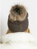 Dámská čepice AT CZ model 14831924 tmavě hnědá - FPrice Dámská čepice AT CZ model 14831924 tmavě hnědá - FPrice