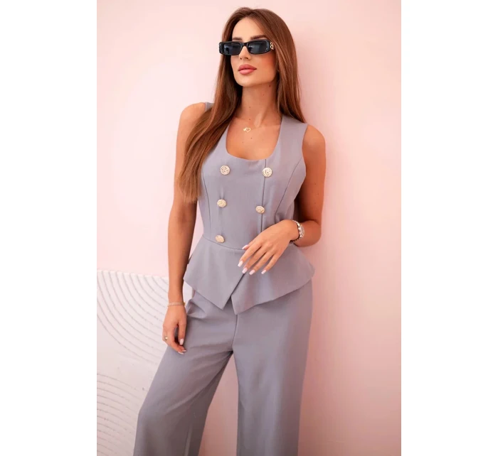 Dámská kombinéza bez rukávů s širokými nohavicemi a ozdobnými knoflíky šedý Dámská kombinéza bez rukávů s širokými nohavicemi a ozdobnými knoflíky šedý