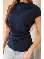 Dámska rebrovaná blúzka z viskózy s vodopádovým výstrihom a volánmi tmavomodrá