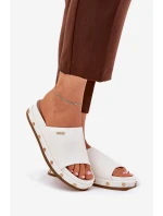 Klapki Damskie Na Platformie Z Ćwiekami Big Star RR274216 Białe Klapki Damskie Na Platformie Z Ćwiekami Big Star RR274216 Białe