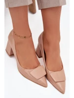 Lakované lodičky na sloupku s ozdobou Nude model 21752745 - Boto