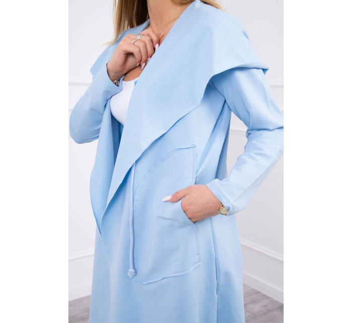 Voľná bunda s kapucňou v modrej farbe