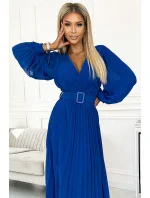 KLARA Dámské plisované šaty v chrpové barvě s výstřihem a opaskem model 18399723 - numoco basic KLARA Dámské plisované šaty v chrpové barvě s výstřihem a opaskem model 18399723 - numoco basic