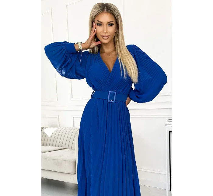 KLARA Dámské plisované šaty v chrpové barvě s výstřihem a opaskem model 18399723 - numoco basic KLARA Dámské plisované šaty v chrpové barvě s výstřihem a opaskem model 18399723 - numoco basic