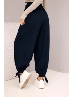 Dámske nohavice so širokými nohavicami a viazaním v spodnej časti modrej farby