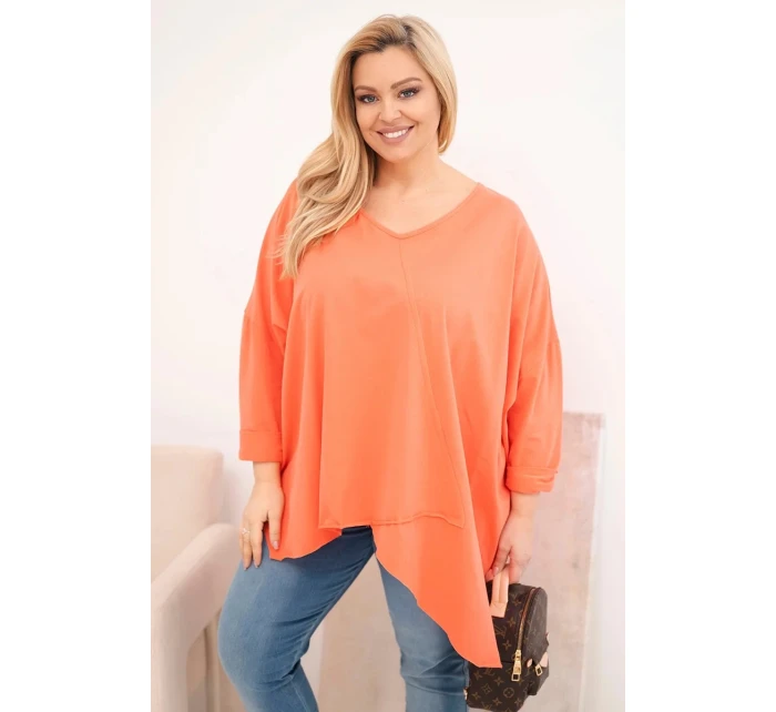 Dámska bavlnená blúzka s asymetrickým lemom a výstrihom do V v marhuľovej farbe Dámska bavlnená blúzka s asymetrickým lemom a výstrihom do V v marhuľovej farbe