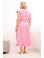 Dámske plus size šaty z viskózy, plisované s viazaním svetlo ružové Dámske plus size šaty z viskózy, plisované s viazaním svetlo ružové