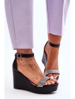 Módní kožené sandály na klínu černé model 21623011 - Boto Módní kožené sandály na klínu černé model 21623011 - Boto