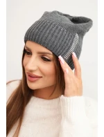 Dámská zimní čepice z vlny s krystaly model 21750400 grafitová - K-Fashion Dámská zimní čepice z vlny s krystaly model 21750400 grafitová - K-Fashion