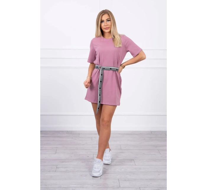 Šaty s ozdobným páskem tmavě růžové Šaty s ozdobným páskem tmavě růžové