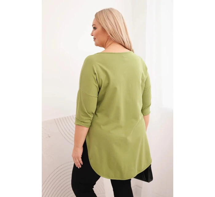 Dámska bavlnená blúzka v nadmernej veľkosti s výstrihom v tvare V a ohrnutými rukávmi olivová Dámska bavlnená blúzka v nadmernej veľkosti s výstrihom v tvare V a ohrnutými rukávmi olivová
