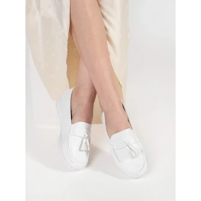 Krásné  mokasíny bílé dámské na klínku