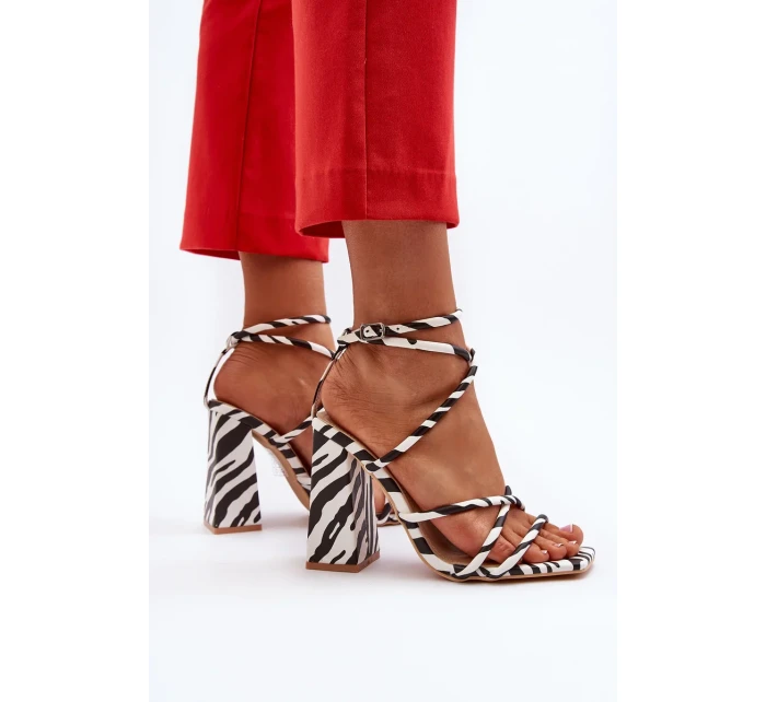 Módne biele a čierne sandále na vysokom podpätku Josette Módne biele a čierne sandále na vysokom podpätku Josette