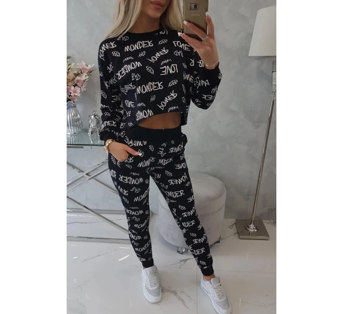 Sada s černými nápisy