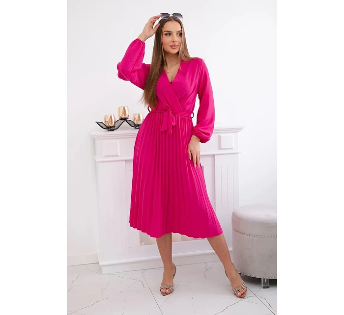 Šaty s viazaným plisovaným lemom fuchsiovej farby
