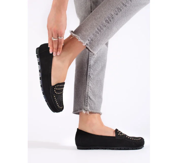Pohodlné čierne dámske mokasíny bez podpätku Pohodlné čierne dámske mokasíny bez podpätku
