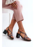 Sandále na podpätku model 198794 Vykročte štýlovo