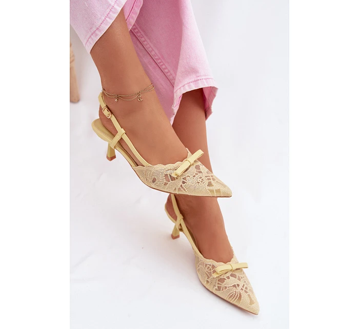 Dámské krajkové sandály na podpatku s mašlí Žluté model 22107289 - Boto