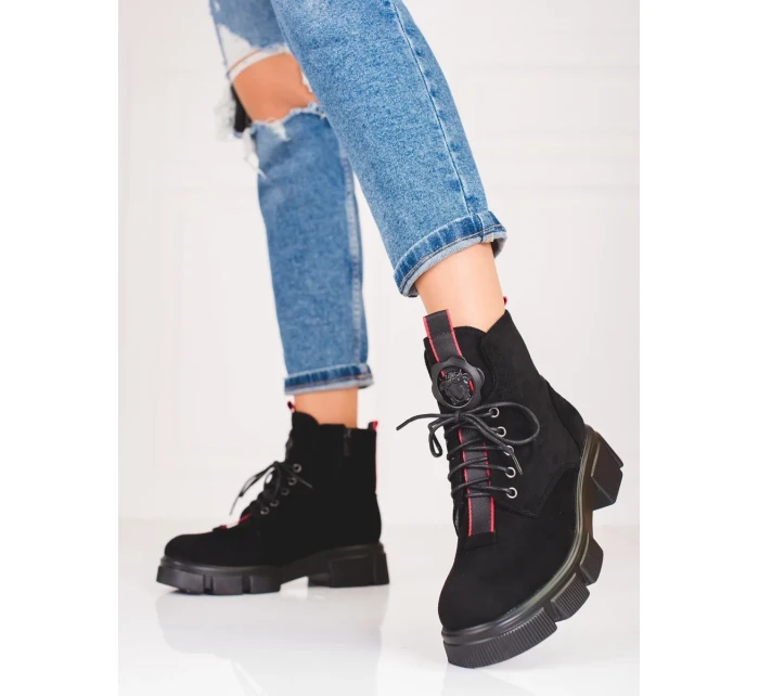 Dámske praktické čierne členkové topánky na plochom podpätku Dámske praktické čierne členkové topánky na plochom podpätku