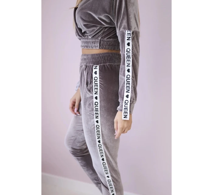 Velúrová súprava s nápisom Queen grey