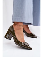 Lakované lodičky na podpatku s ozdobou tmavě zelené Isoline