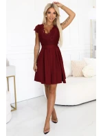 Krajkové šaty s výstřihem a sukní vínové model 21290316 - numoco