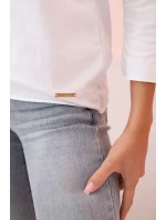 Dámska blúzka s lodičkovým výstrihom biela